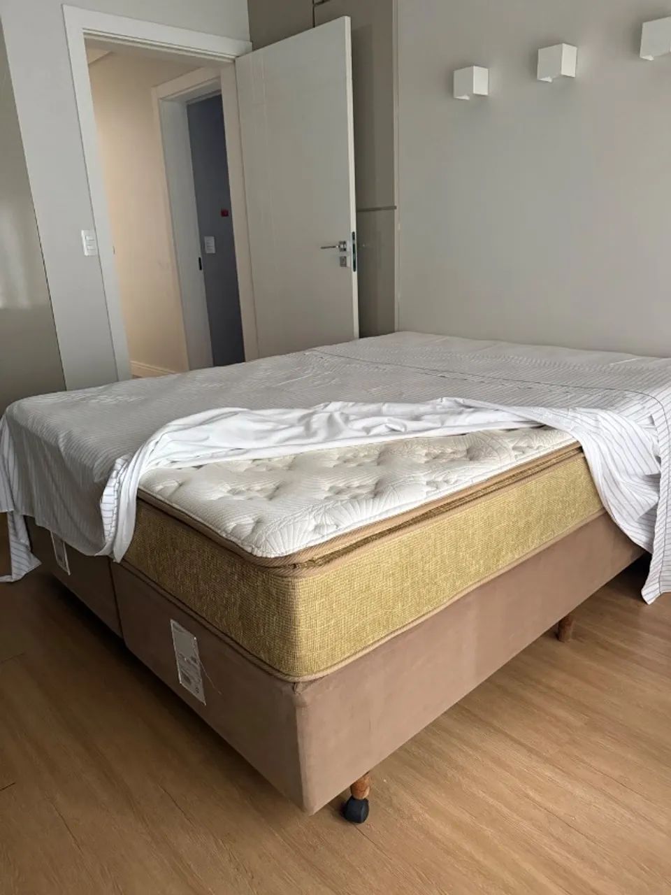 Cama box Queem novinha  - Foto 3