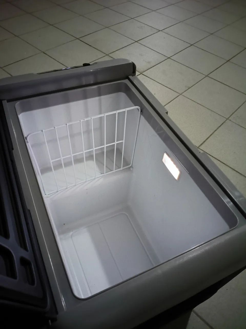 Geladeira automotiva 50 litros - Foto 2