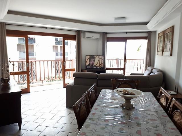 Apto 3 dorm no Grand Bali, frente mar, segurança 24 hs, lazer completo, mobiliado, ar cond - Foto 6