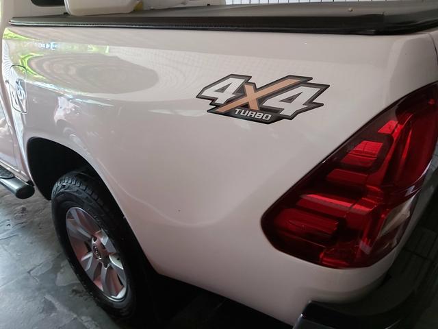 TOYOTA HILUX SR 4x4 2017 DIESEL COMPLETO - Foto 8