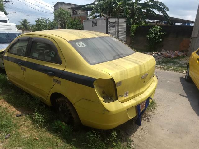 Vendo sucata de Cobalt 2014 sem motor e caixa 2.000,00 - Foto 2
