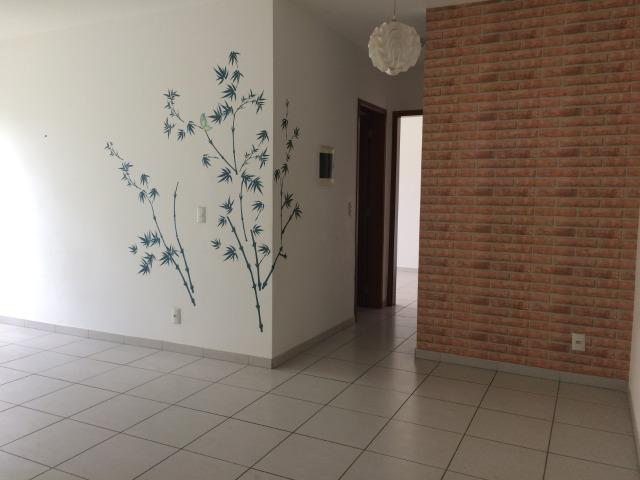 Aluga-se apartamento no condomínio Torres do Coxipó com 2/4