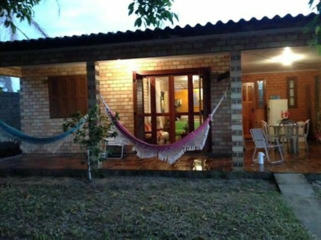 Casa 3 dormitório frente praça