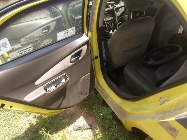 Vendo sucata de Cobalt 2014 sem motor e caixa 2.000,00 - Foto 6