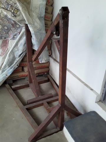Guincho hidráulico e suporte para motor