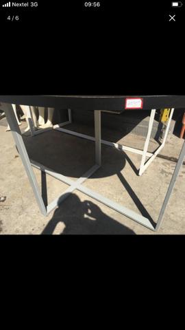 Mesa em MDF e laminado. Possui pés de metal. Ótima qualidade!!!! - Foto 5