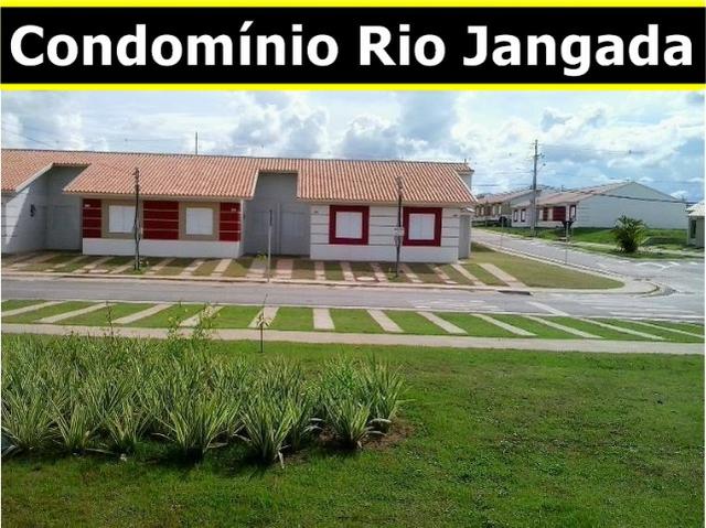 Casa com corredor de 03 quartos no Condomínio Rio Jangada