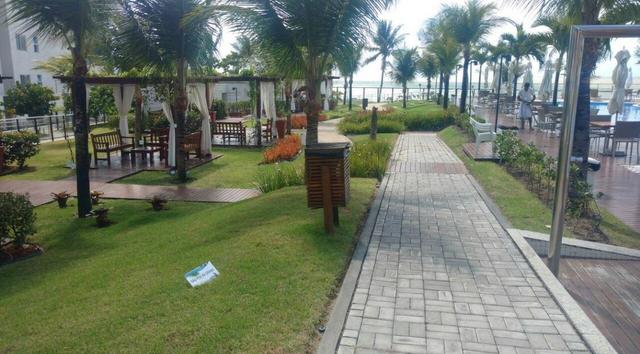 Apto mobiliado ,beira mar,ponta de campina,pé na areia ,condomínio clube,2 quartos - Foto 3