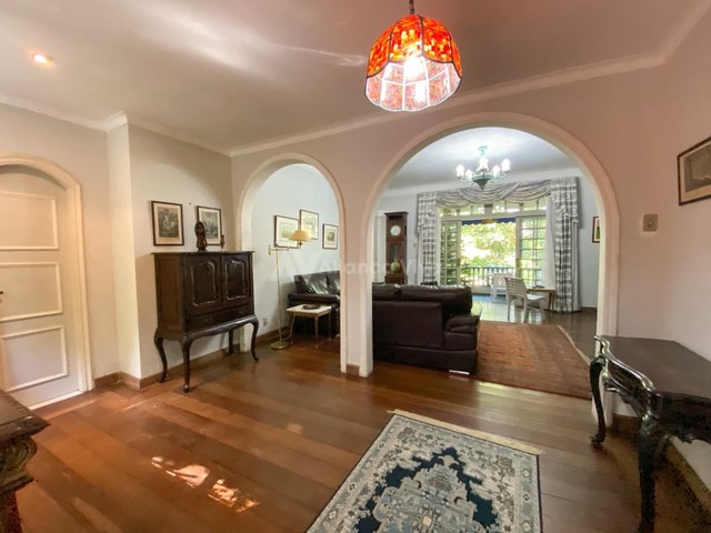 Laranjeiras | Casa 3 quartos, sendo 2 suites