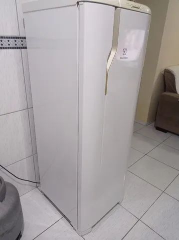 Vendo geladeira conservada 
