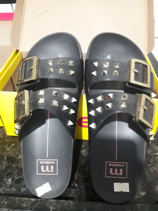 Sandálias Moleca  com spikes novas - Foto 3