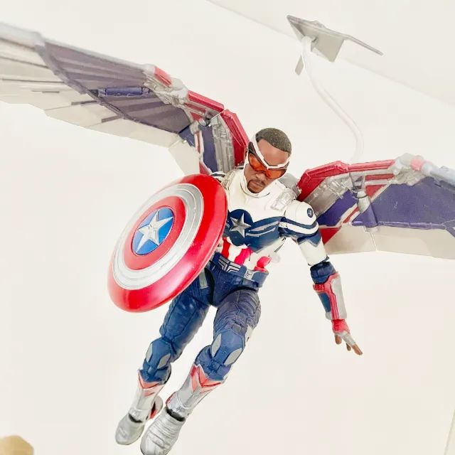 Marvel Legends Avengers Capitão América, Falcon & Winter Soldier - Foto 2