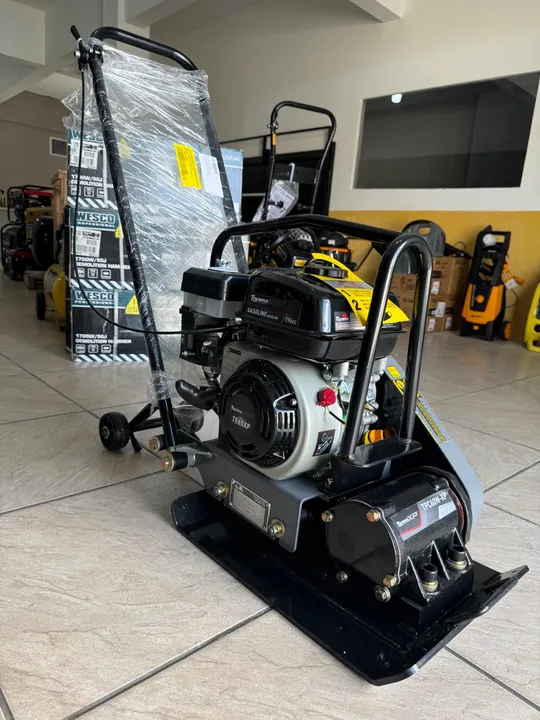 Placa Vibratória a Gasolina 6.5Hp 60kg 196cc Motor 4T - Toyama (Novo)