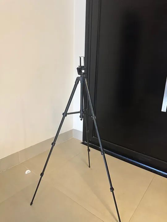 Tripé de Câmera - Leve e Ajustável - Ideal para Fotos e Vídeos - Foto 4