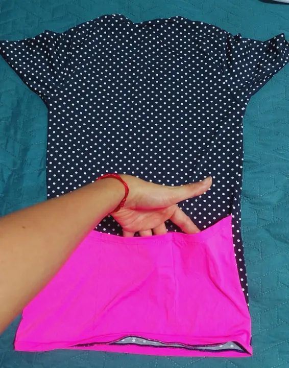 JERSEY TAMANHO M PONYTAIL  FPS30 PRETO COM POÁ E ROSA - Foto 2