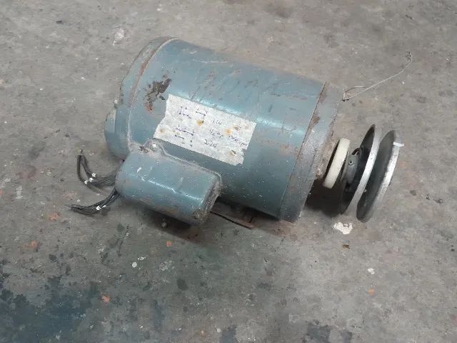 Motor elétrico monofásico 1/2 HP 1750 RPM 110/220 V