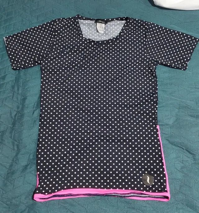 JERSEY TAMANHO M PONYTAIL  FPS30 PRETO COM POÁ E ROSA - Foto 3