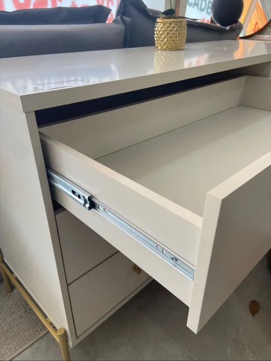 Cômoda Sofisticada Base em Aço Carbono e Gavetas com Corrediças Telescópicas - Excelente - Foto 3
