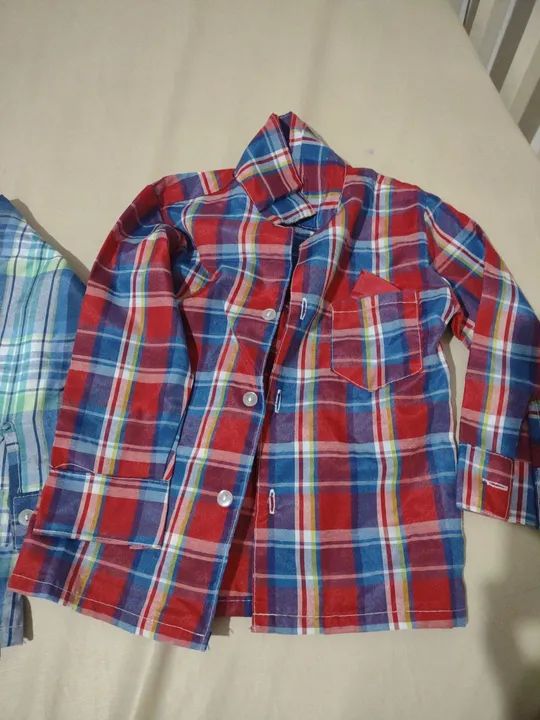 Duas camisas xadrez infantis - Foto 2