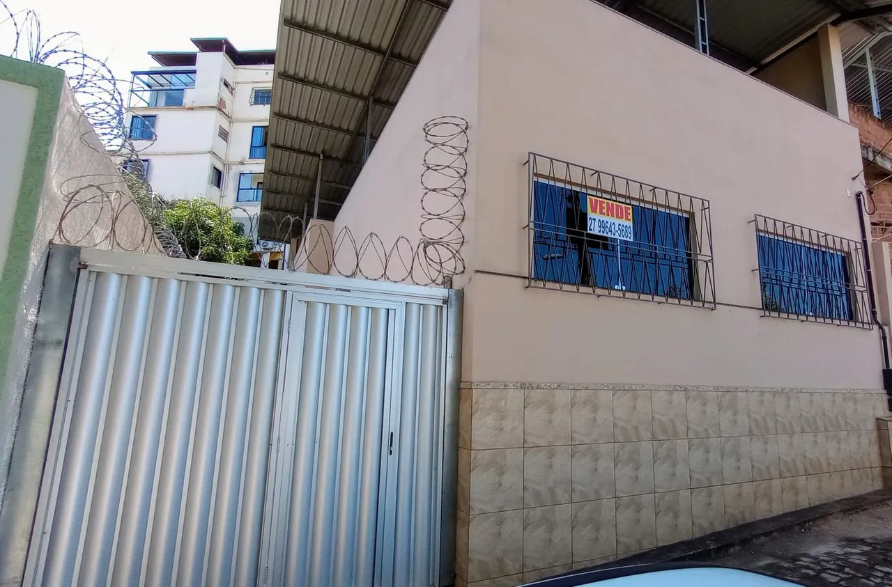 Casa grande no centro, ideal para idoso e cadeirante