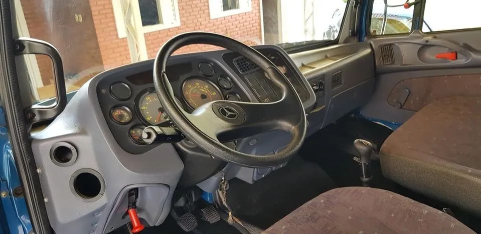 Mercedes-Benz 1318 carroceria 2010 - Foto 9