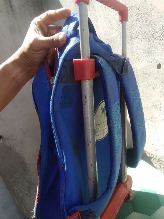 Mochila de rodinhas homem aranha  - Foto 2
