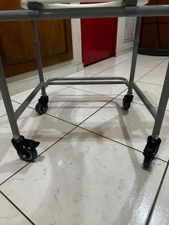 Cadeira de banho com rodas Nova na Caixa - Foto 5