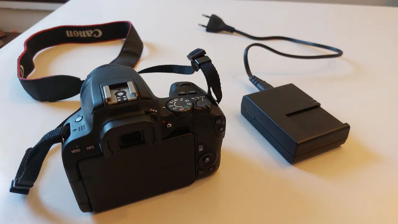 Câmera Canon EOS SL2 + Lente em ótimo estado + 2 baterias + carregador - Foto 4