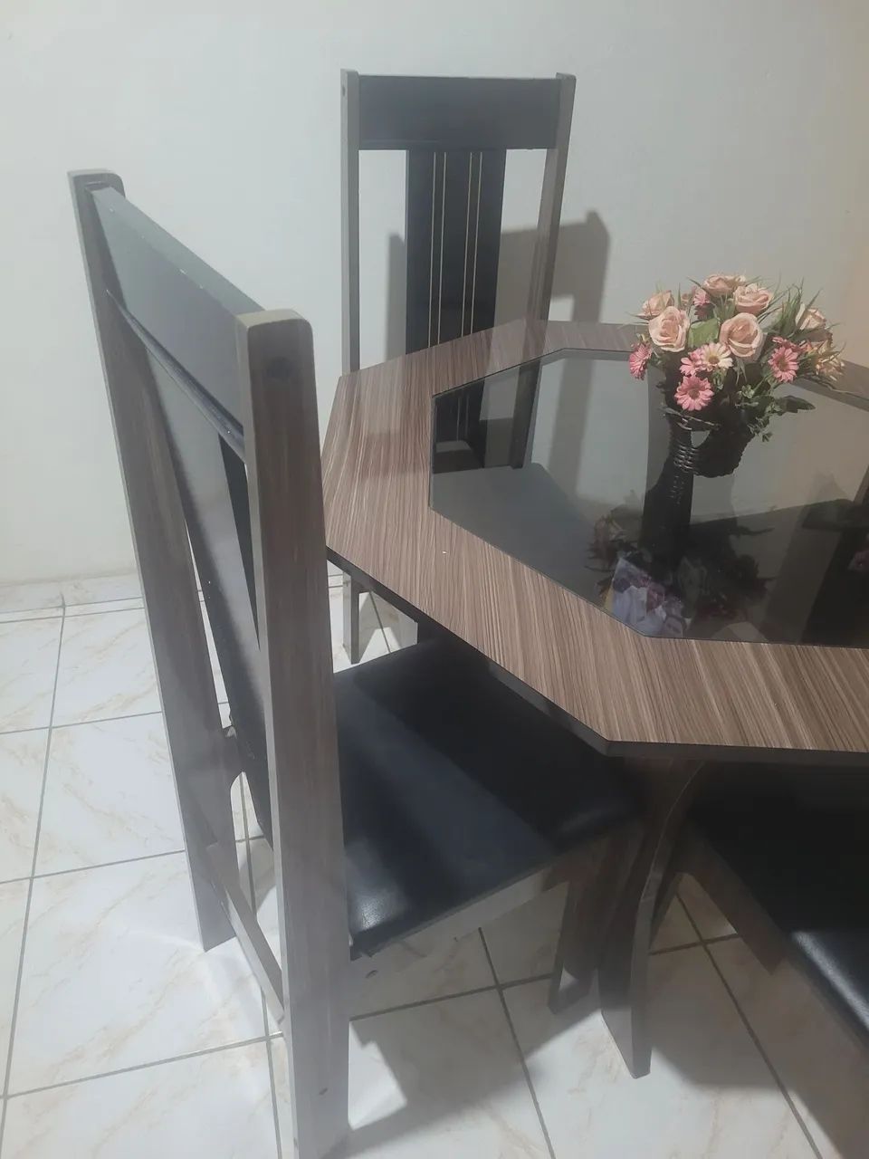 Mesa com 4 cadeiras 64842836051331121