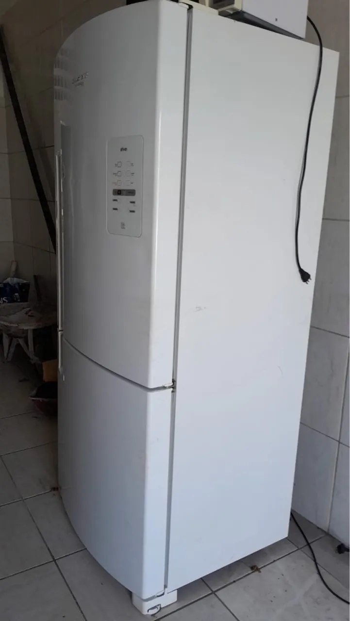 Geladeira Brastemp Inverse 588L - Branca