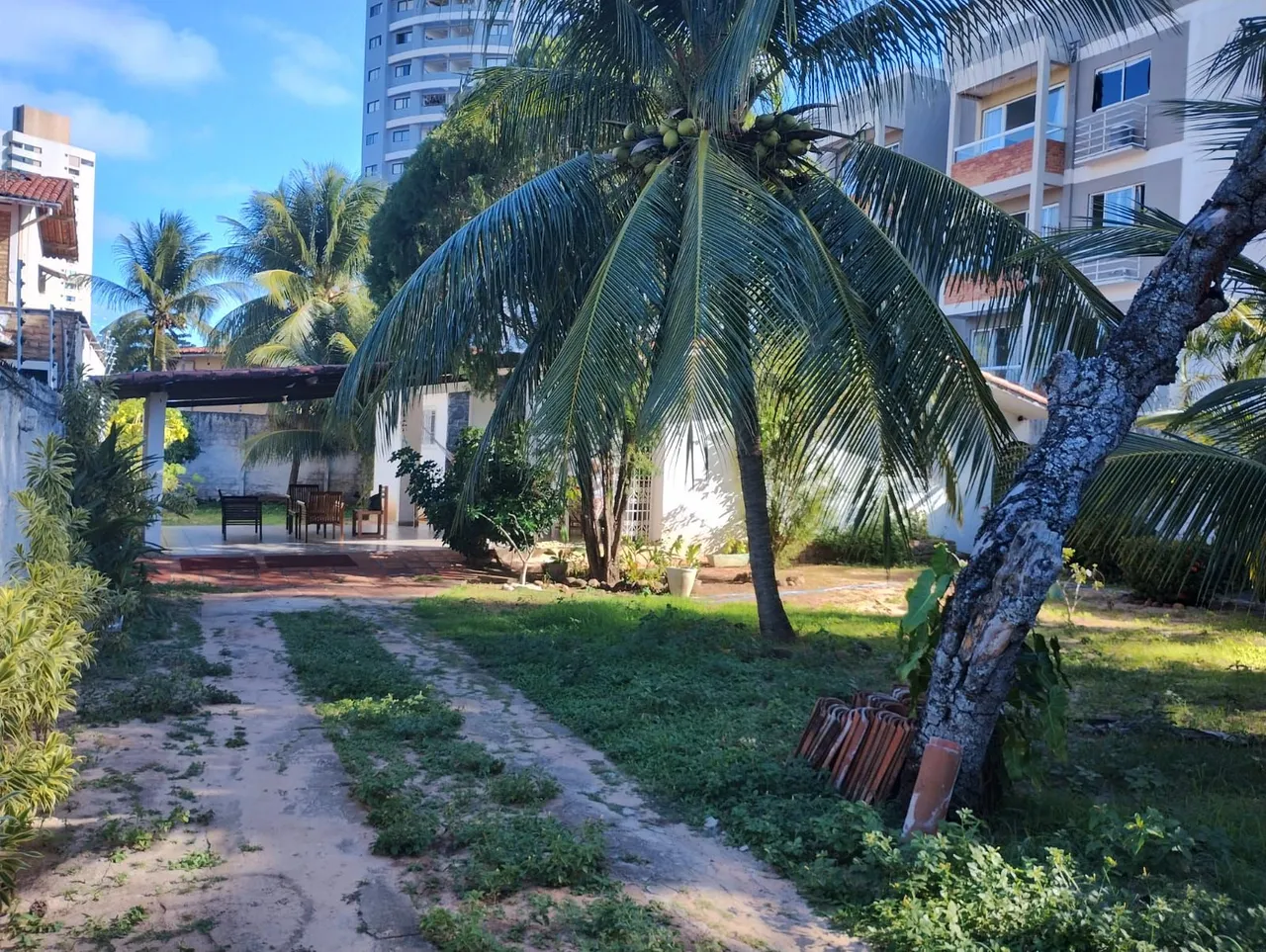 Casa Grande em Ponta Negra - 3 Quartos + Suíte nos Fundos, a 5 Min da Praia!