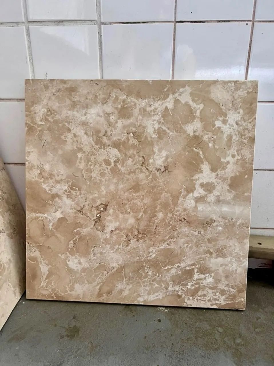 Peças de mármore bege bahia para piso