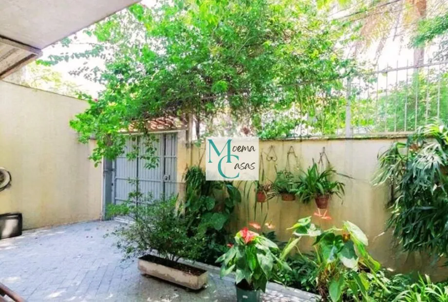 Sobrado Ótima Planta 3 Dorm Quintal com churrasqueira