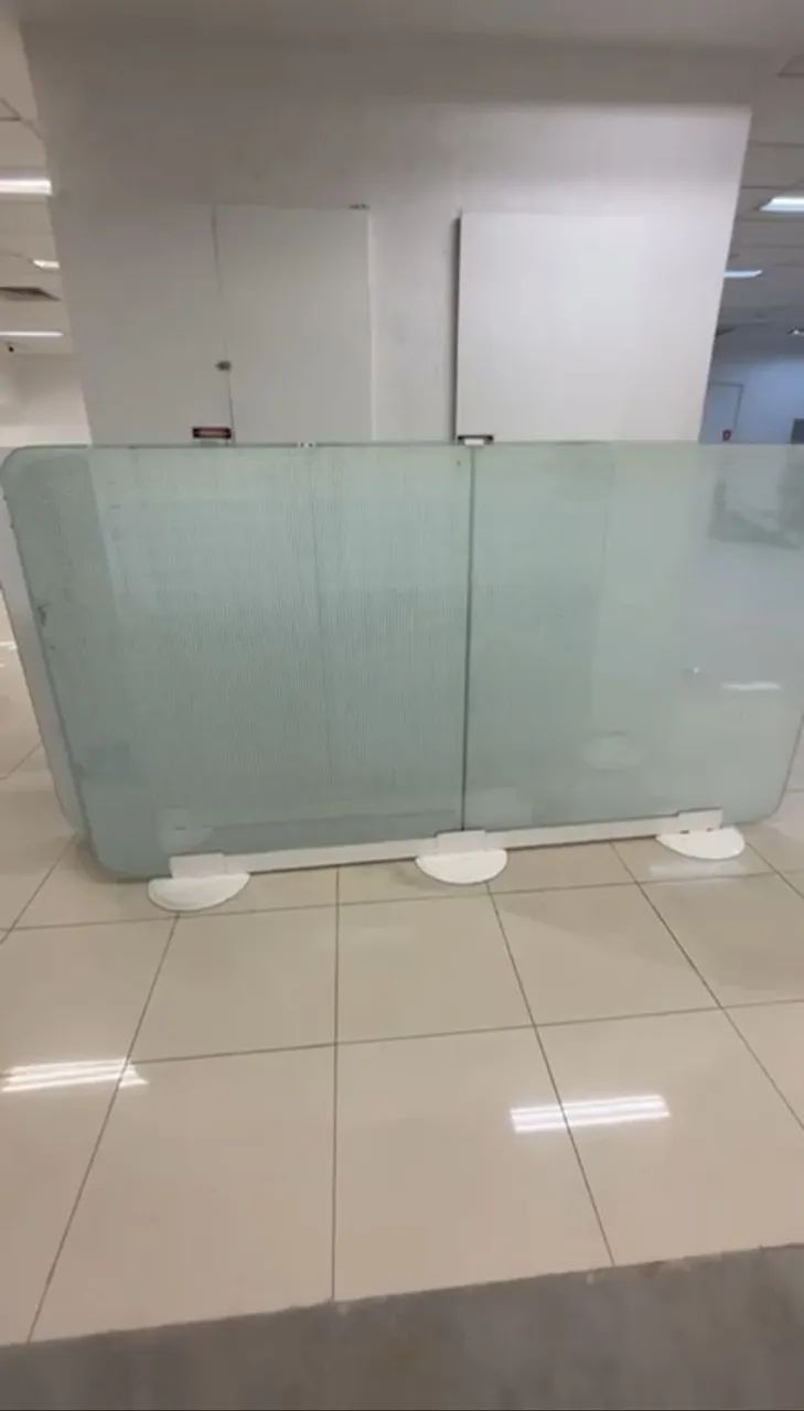 8 Divisórias de Vidro 1 metro X 1 metro todas com película 