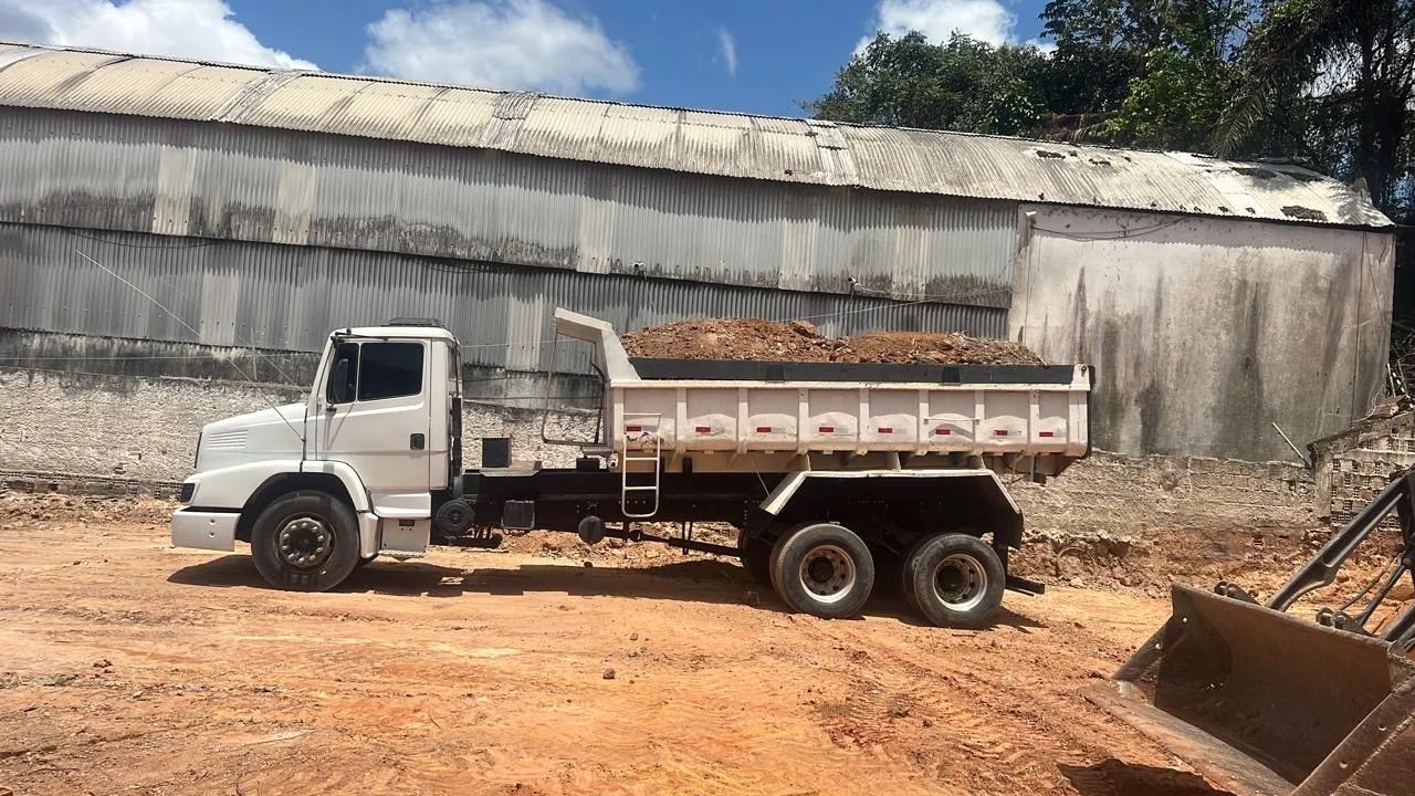 LIMPEZAS DE TERRENOS, DEMOLIÇÕES DE CASAS E GALPÕES  - Foto 4
