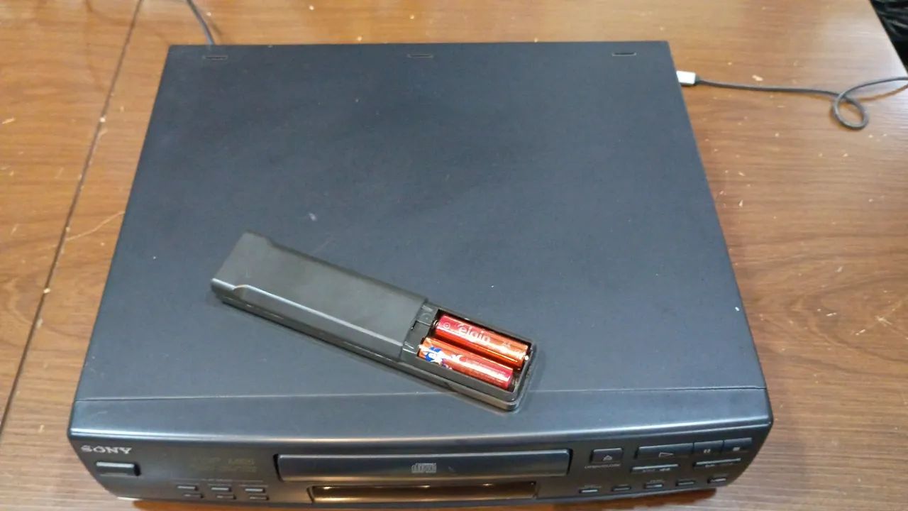  CD Player Sony CDP-M65 funcionando com controle remoto  - Foto 2