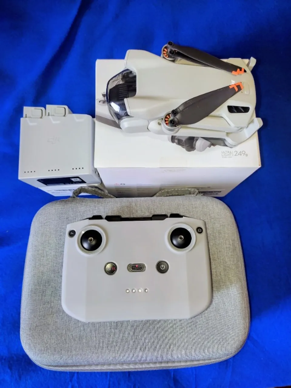 Drone dji mini 3 pouco uso,combo + cartão
