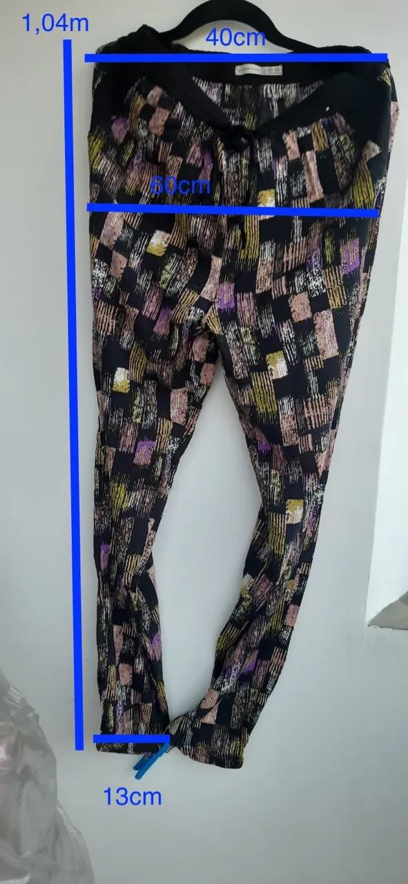Calça fluida preta Atmosfera, com detalhes coloridos - Foto 5