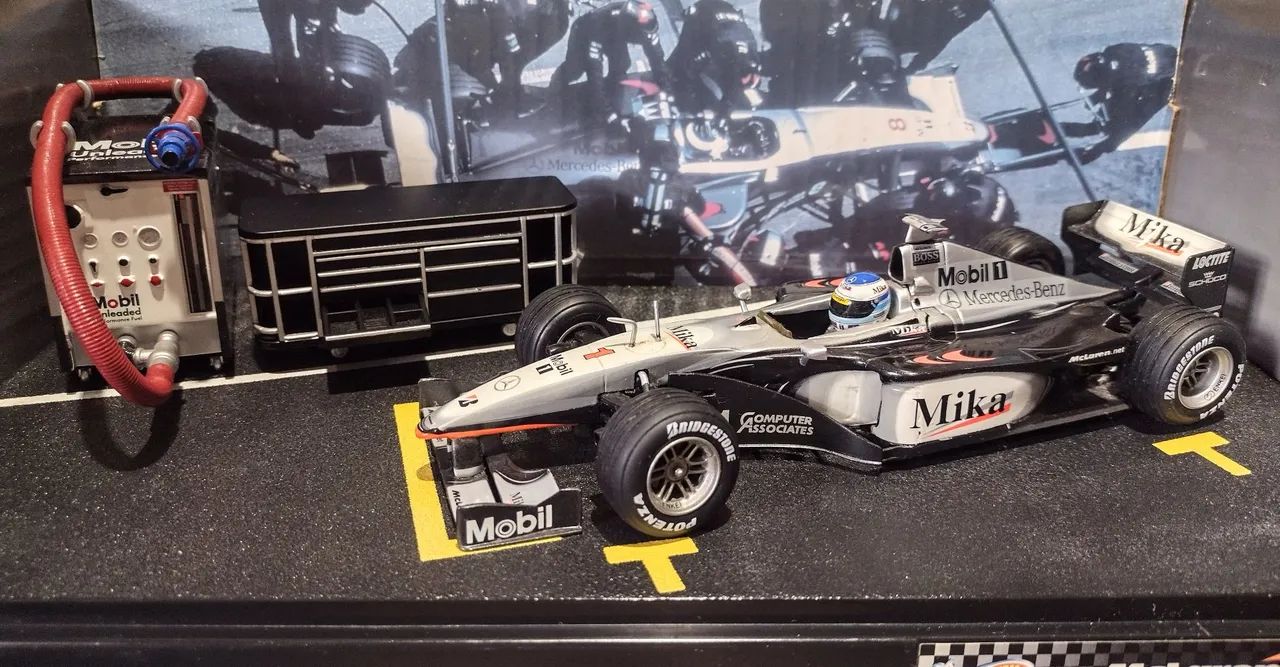 Miniatura Formula 1 Mclaren MP4/14 Mika Hakkinen World Champion 1999 Hot Wheels - Foto 4