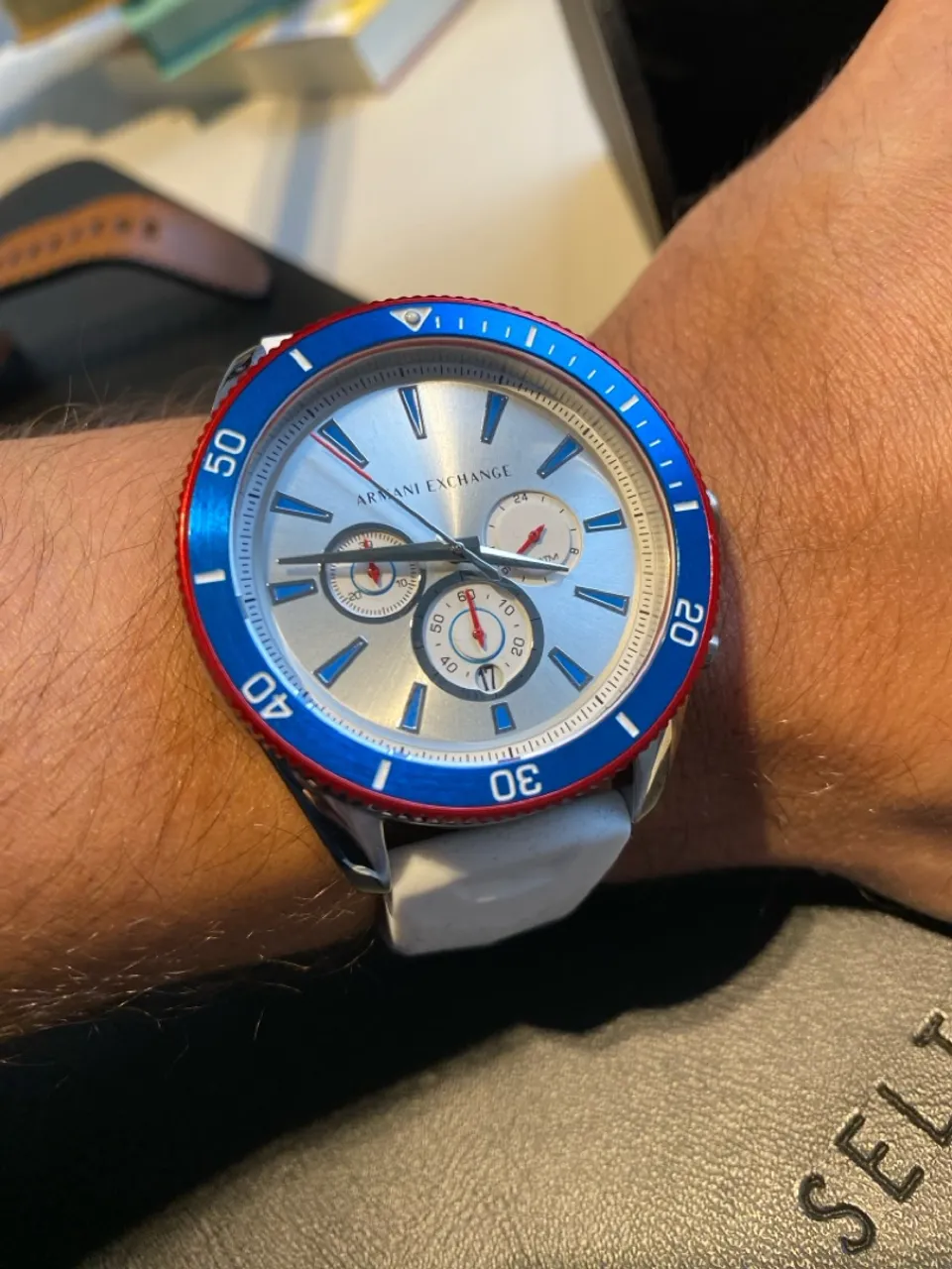 Relógio Armani Exchange AX1832  Azul e Vermelho
