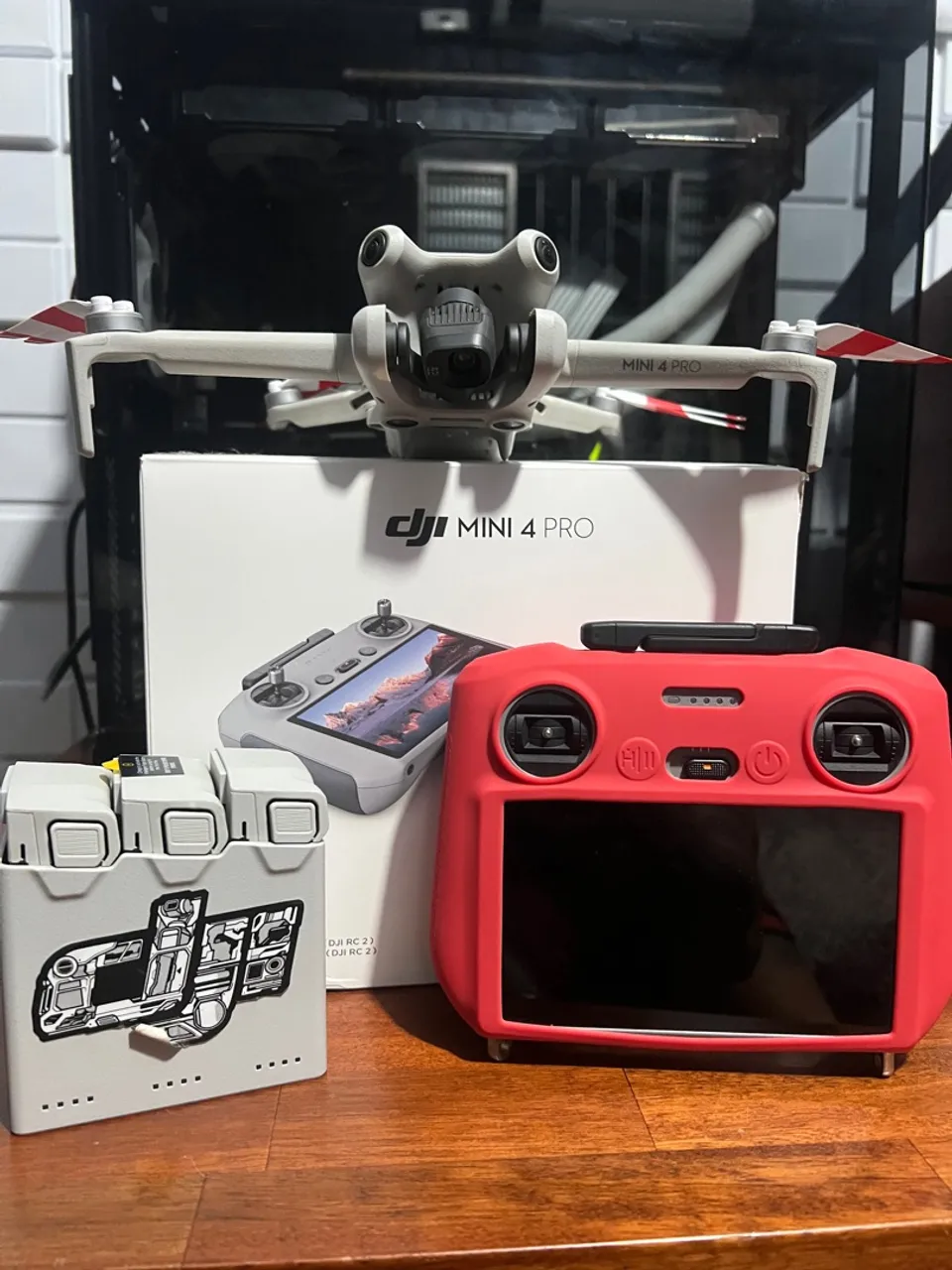 Drone DJI Mini 4 Pro COMBO com baterias plus.