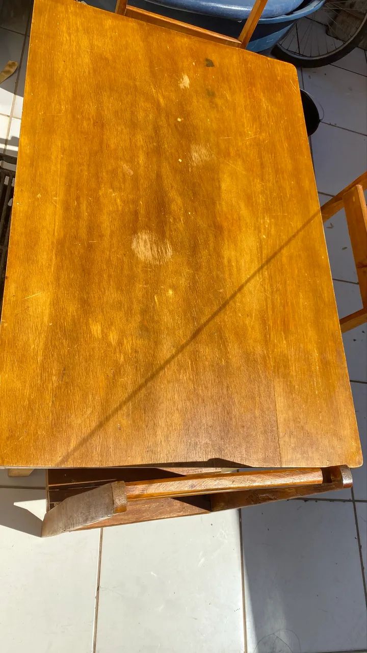 Vendo Mesa Com 3 cadeiras ? 64294099756930123