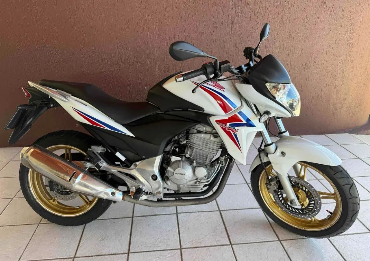 CB300R 2015.    Moto    V E N D I D A !!!!
