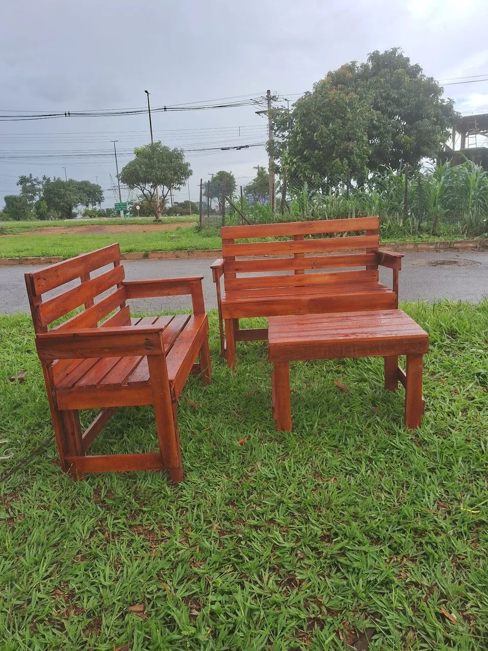 Jogo de bancos feito por encomenda.