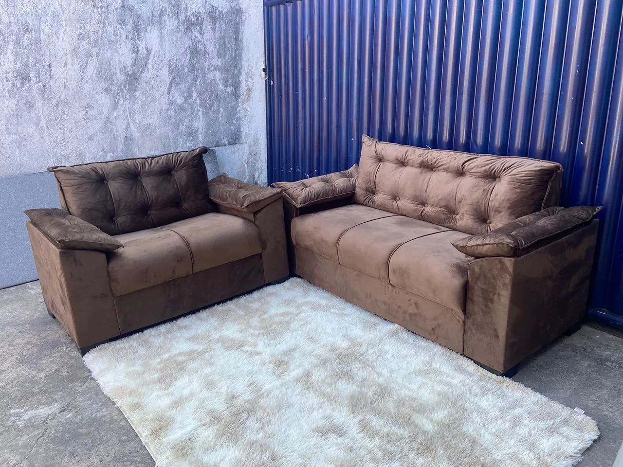 Sofá 2 lugares e 3 lugares em Suede Marrom