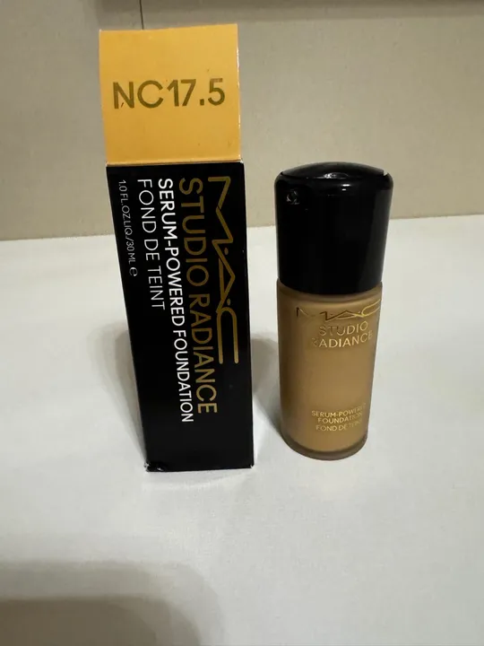 Base MAC Studio Radiance Serum-Powered Foundation NC17.5