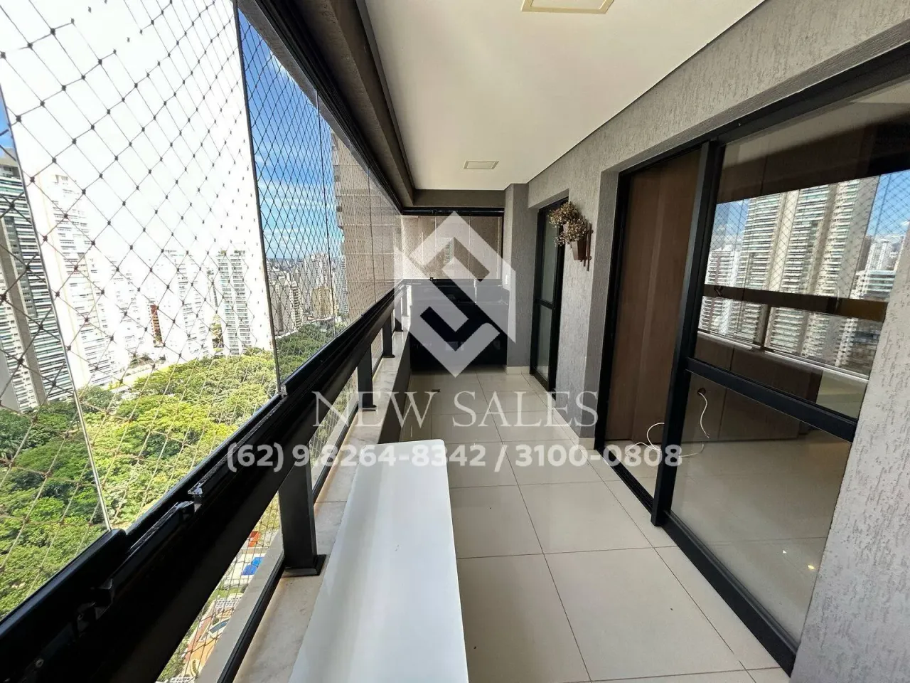 Apartamento em frente ao Parque Flamboyant c/ 3 suítes, 2 vagas