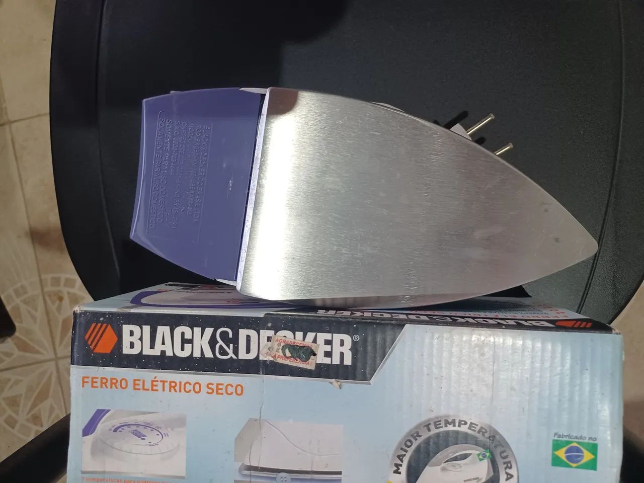 Ferro passar roupa na caixa - Foto 3
