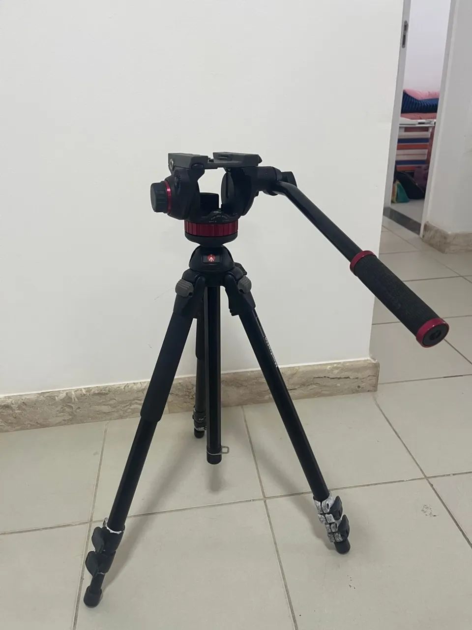 TRIPE MANFROTTO COM CABECA MVH502AH