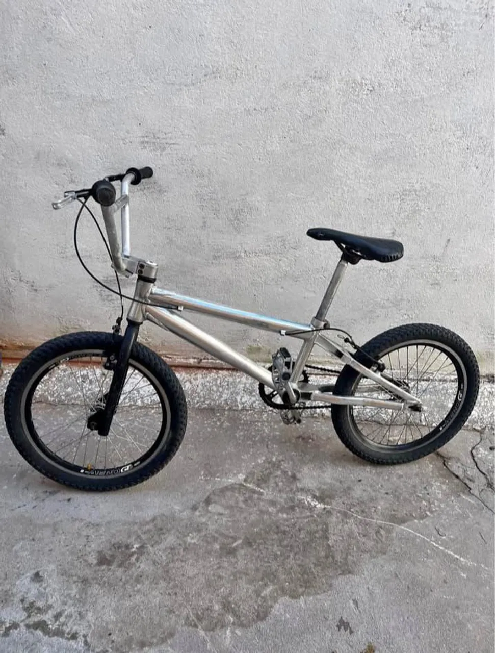 Bicicleta BMX - Pronta para a ação!